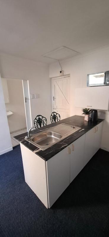 1 Bedroom Property for Sale in Goodwood Central Western Cape